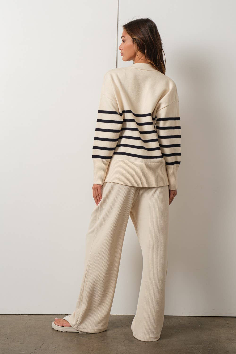 V-neck Cardigan With Long Sleeves