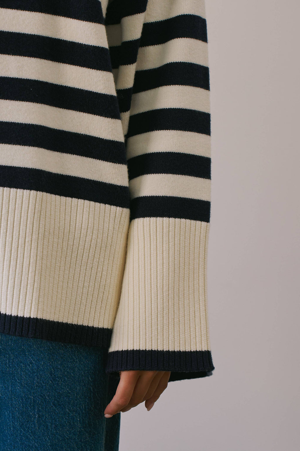 BSW1243 Striped Crew Neck Long Sleeve Sweater (NAVY)