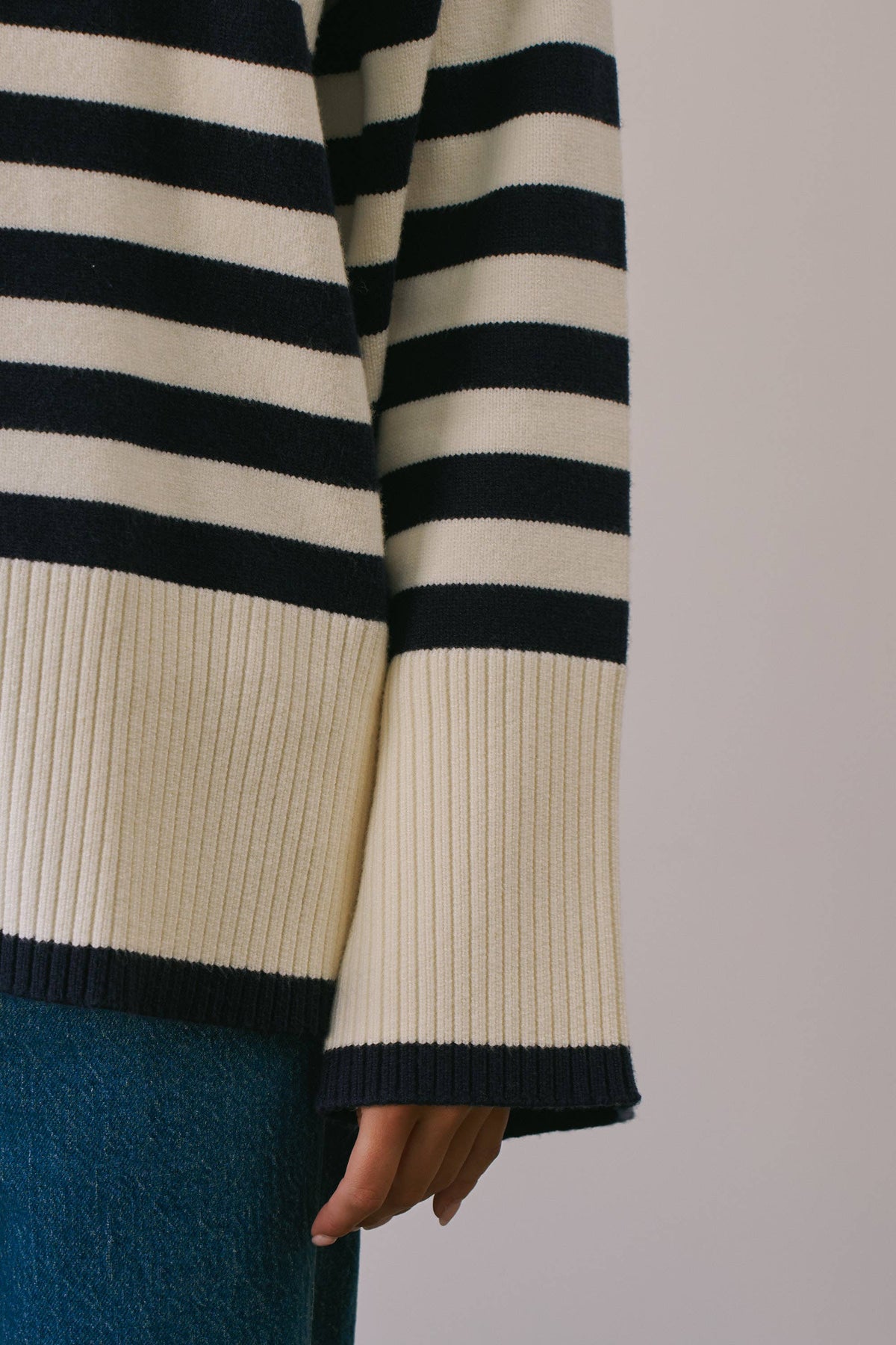 BSW1243 Striped Crew Neck Long Sleeve Sweater (NAVY)