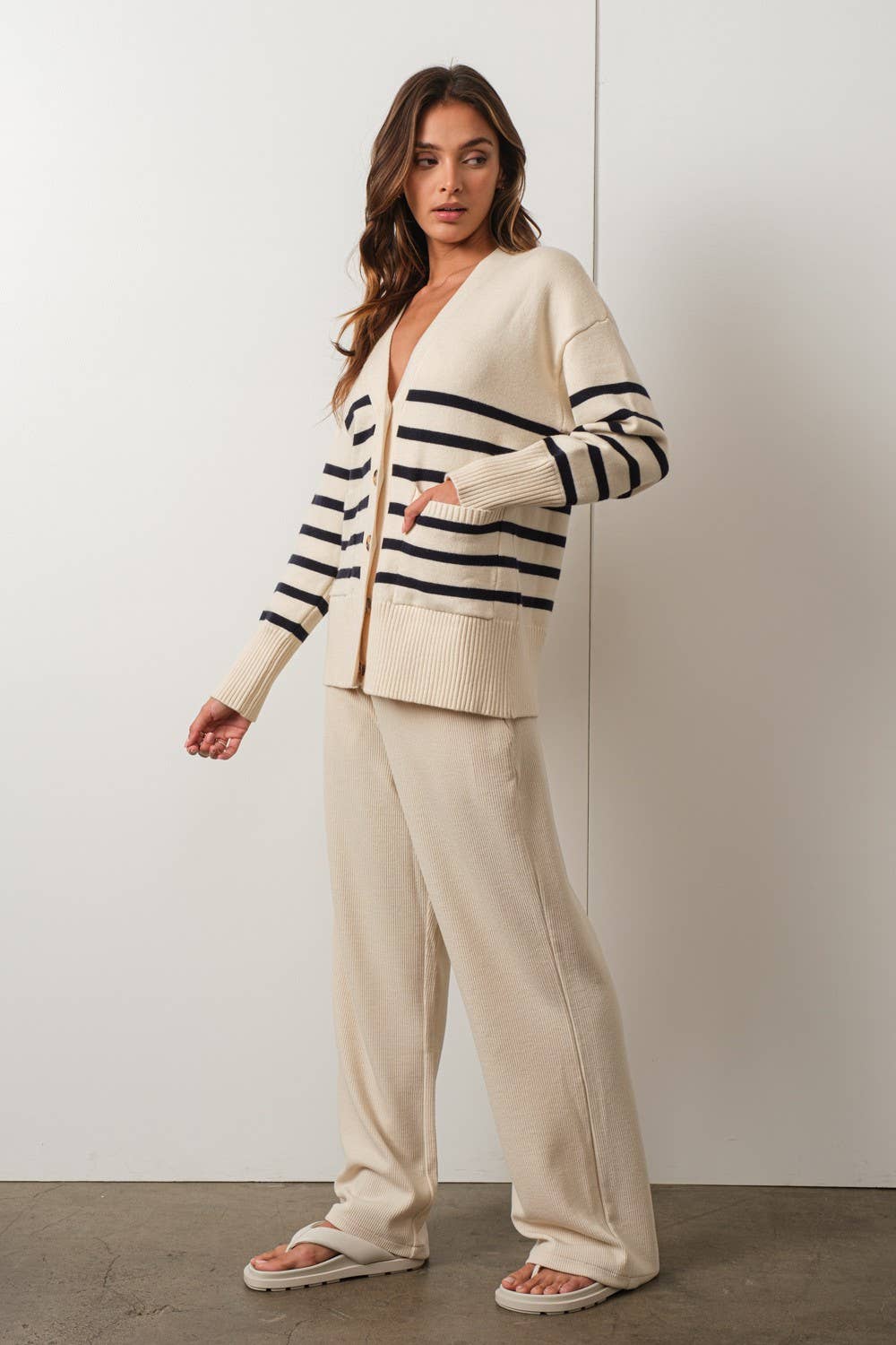 V-neck Cardigan With Long Sleeves