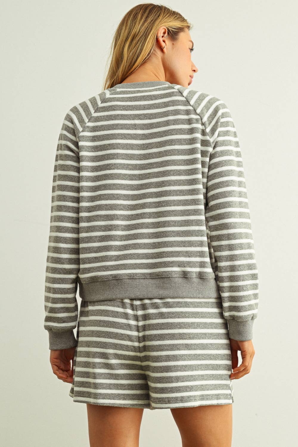 P6810ST   STRIPED PRINT RELAXED SHORT