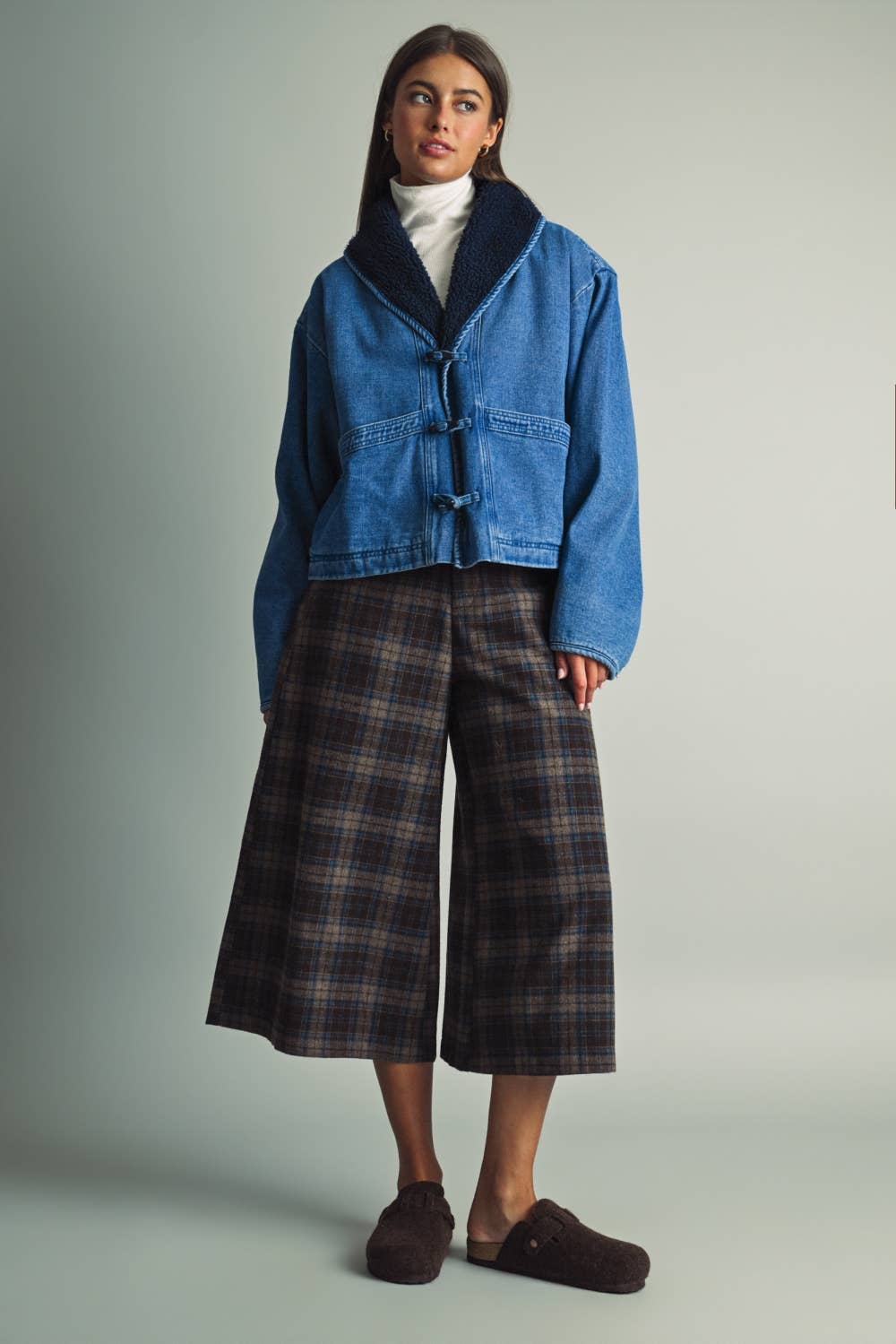 J7358   SHERPA LINED WITH TOGGLE BUTTON DENIM JACKET