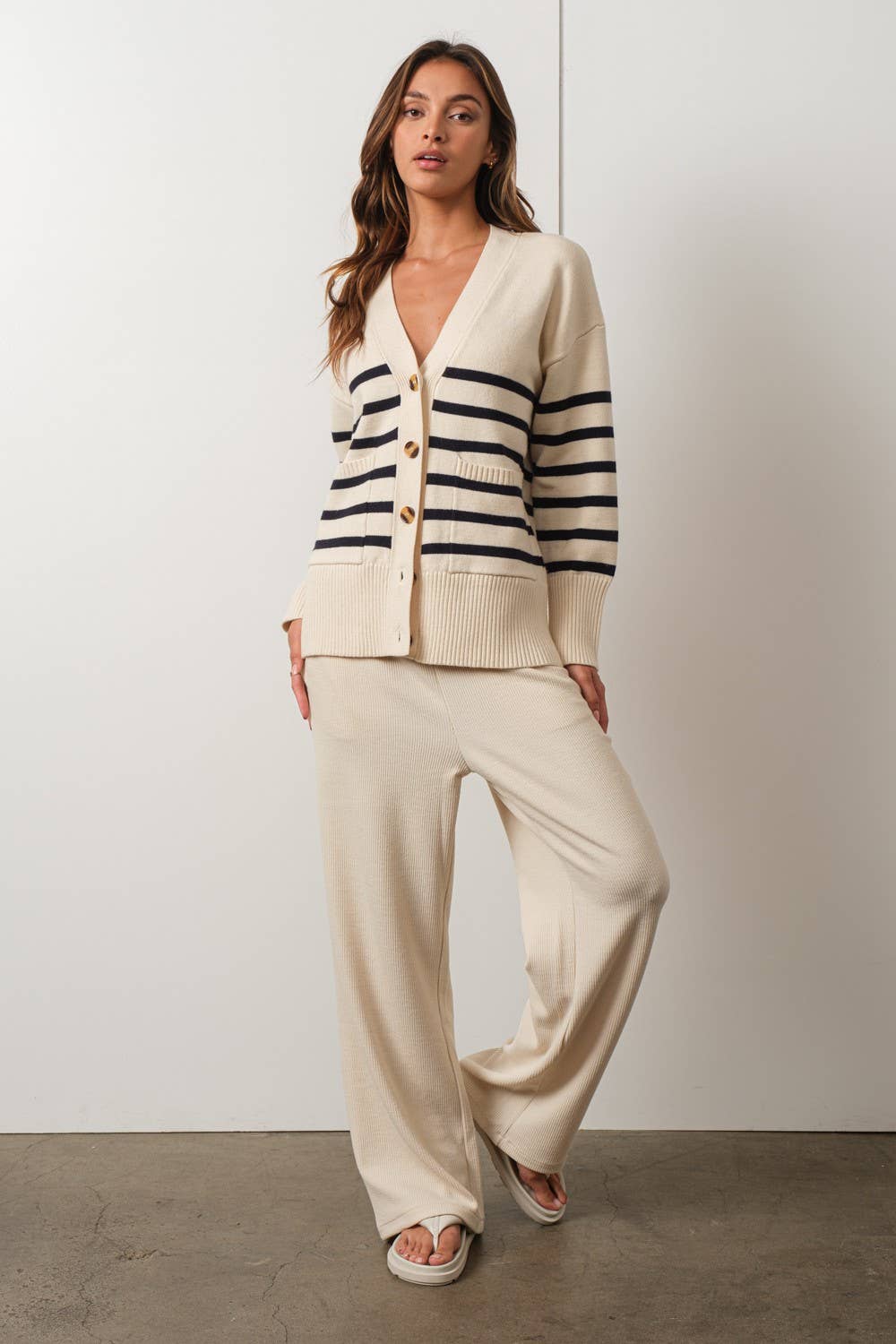 V-neck Cardigan With Long Sleeves