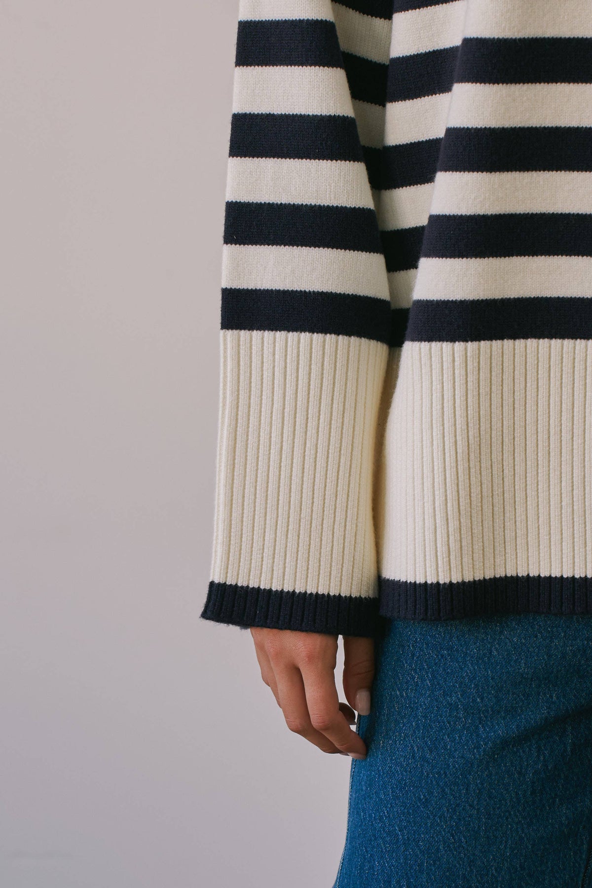 BSW1243 Striped Crew Neck Long Sleeve Sweater (NAVY)