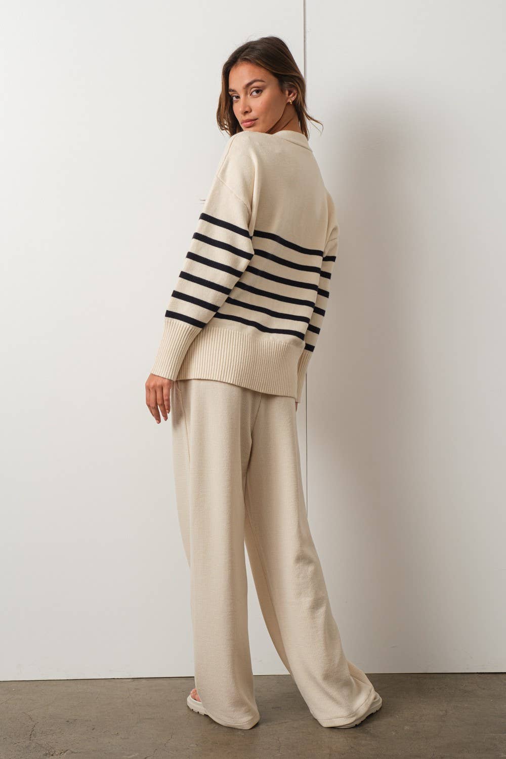 V-neck Cardigan With Long Sleeves