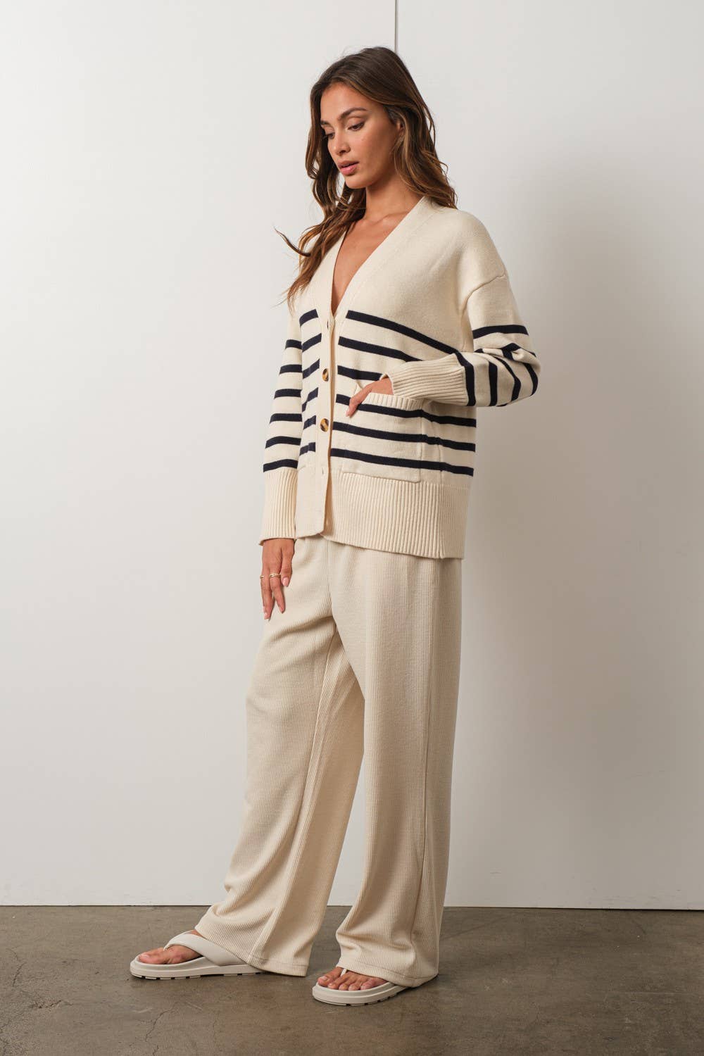 V-neck Cardigan With Long Sleeves